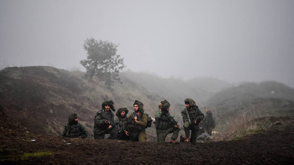 Soldados israelíes en la frontera con el Líbano. Foto: Reuters