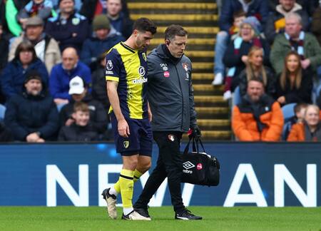 Lesión de Marcos Senesi en Bournemouth. Foto: Reuters.