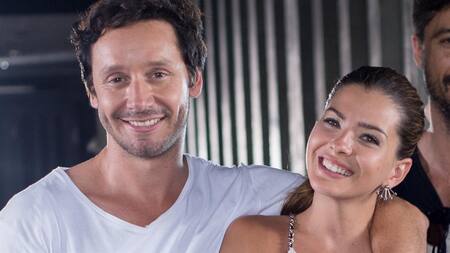 a China Suarez y Benjamín Vicuña a los besos en las playas de Barcelona