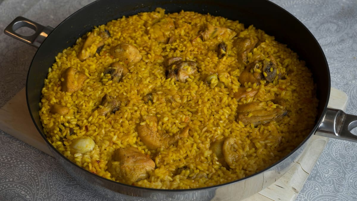 Cómo hacer paella en casa: guía completa y fácil para lograr que te quede rica, jugosa y rendidora