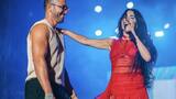 Encendieron el festival: Lali Espósito se besó en medio de su show con el actor Miguel Ángel Silvestre