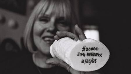 Murió Cynthia Caster Plaster, la artista que inmortalizó en yeso el pene de Jimi Hendrix