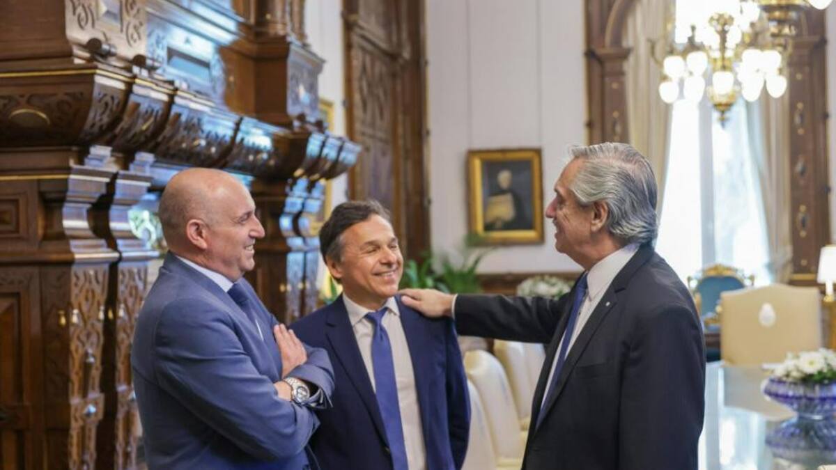Diego Giuliano, Alexis Guerra y Alberto Fernández. Foto: NA.