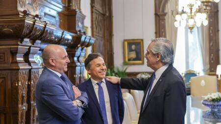 Diego Giuliano, Alexis Guerra y Alberto Fernández. Foto: NA.