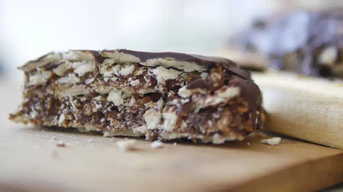 Cómo hacer turrón alemán para Navidad: la receta irresistible con galletitas de agua y dulce de leche que no lleva horno