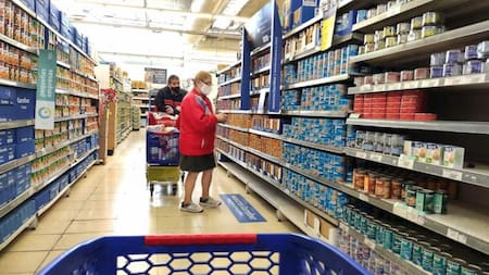 Supermercado, productos en góndola, compras, NA