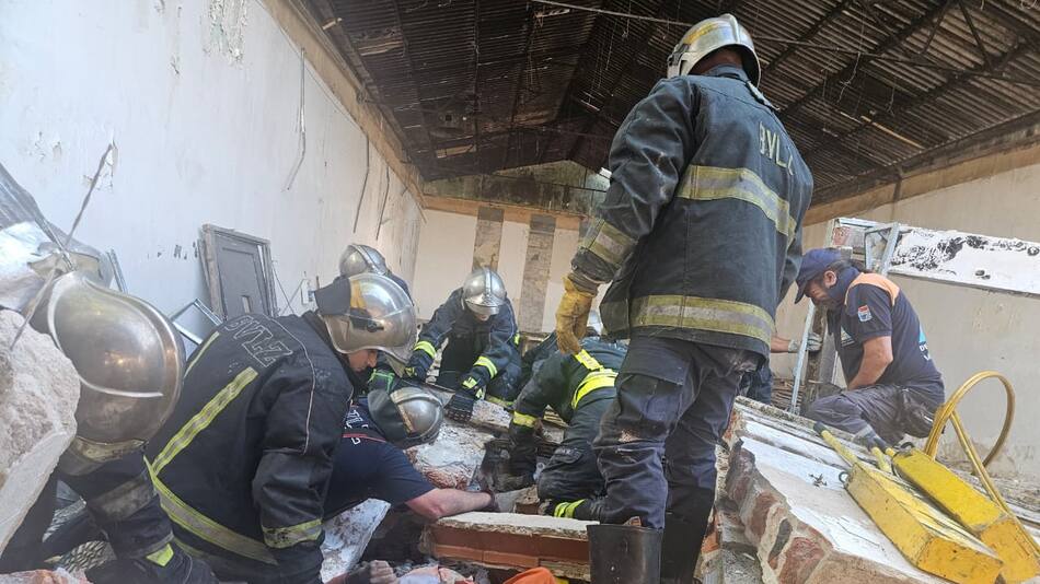 Rescate de obrero en Temperley. Fuente: X