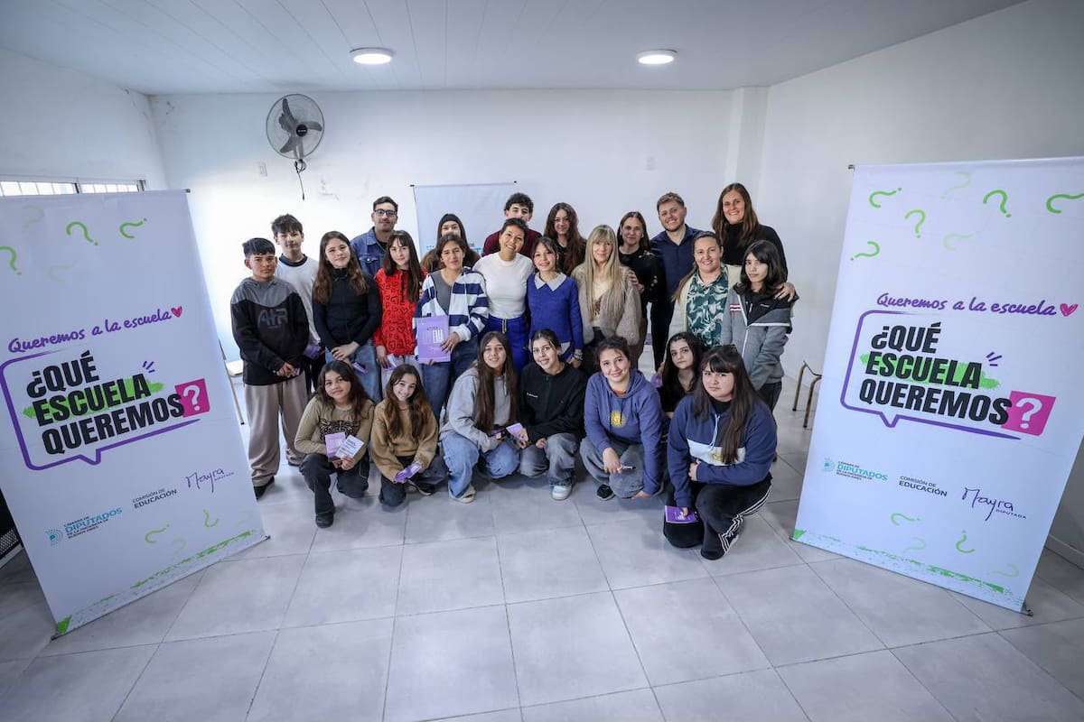 “Escuchar a los jóvenes para construir la escuela que queremos” dijo Mayra Mendoza en Pergamino.