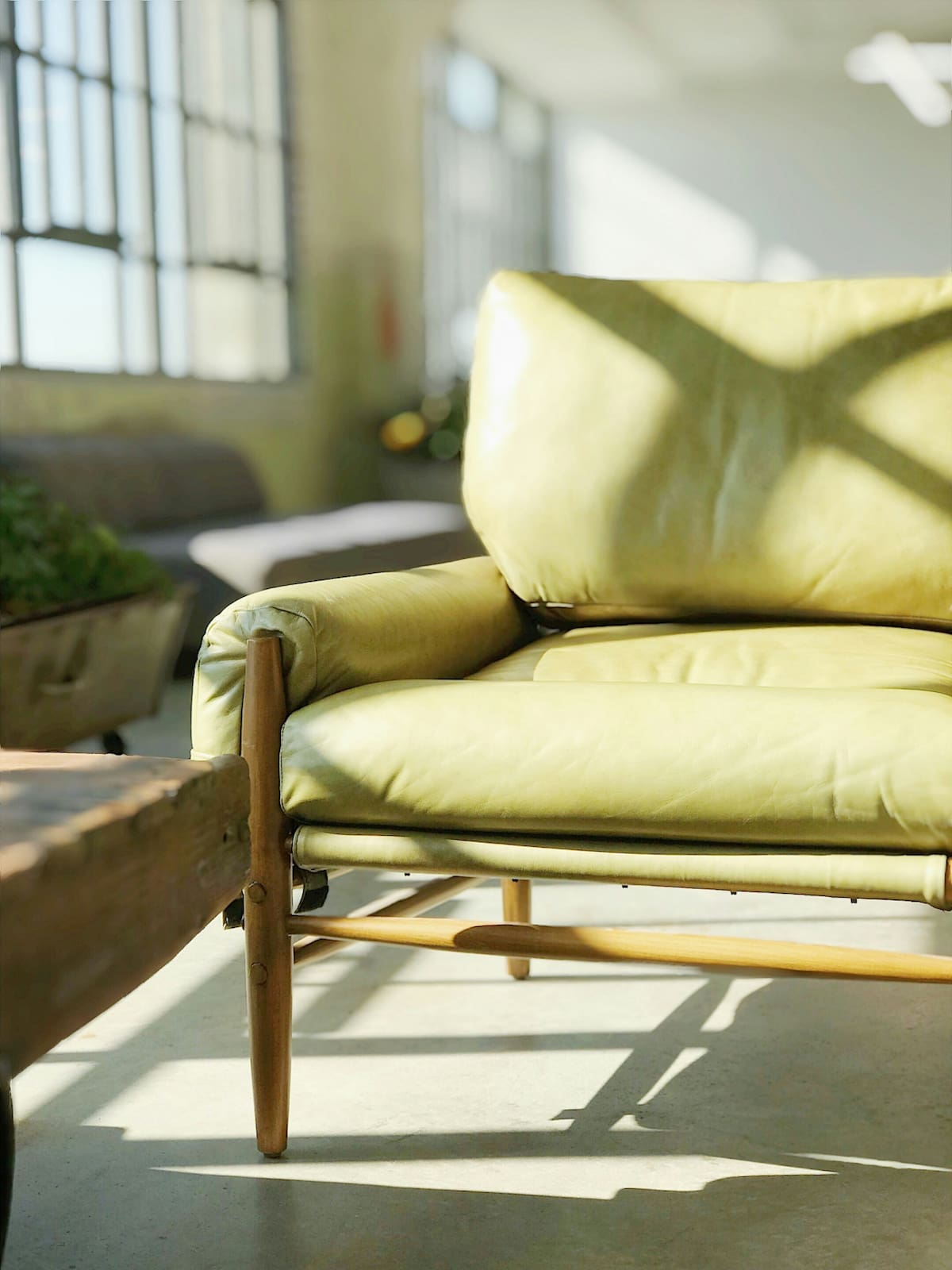 Aprovechar al máximo la luz natural contribuye a crear una atmosfera vibrante alegre, según el Feng shui. Foto: Unsplash.
