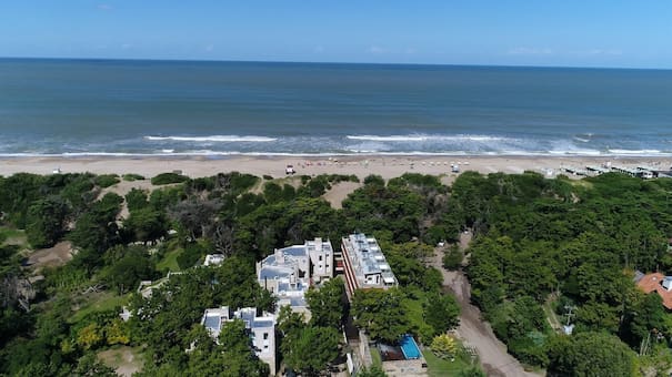 Escapada en Semana Santa: la playa en medio del bosque que se encuentra a pocos kilómetros de CABA