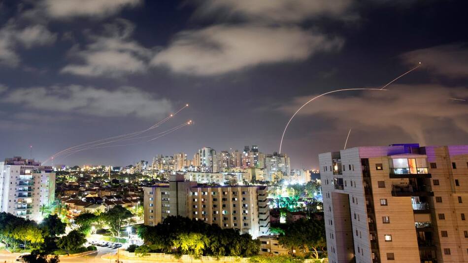 El sistema antimisiles Cúpula de Hierro de Israel intercepta cohetes lanzados desde la Franja de Gaza. Foto: Reuters.