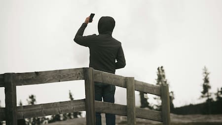 Uso del celular. Foto: Unsplash