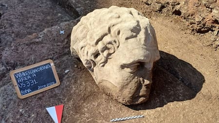 Imponente hallazgo arqueológico en Roma: encontraron una cabeza de mármol durante excavaciones en Vía Alessandrina