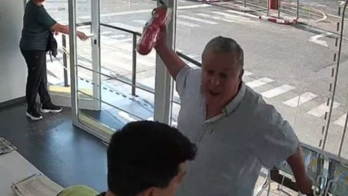 Agresión del periodista Mario Pernigotti en Centro de Evaluación Vial de Misiones. Foto: Captura de video.