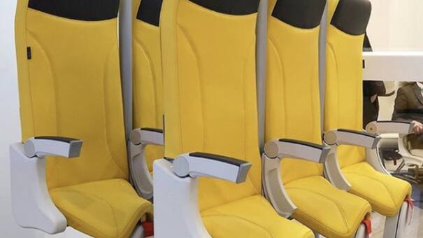 Aerolíneas implementan los "asientos de pie": cómo será viajar en avión parado y cuándo llega la curiosa propuesta