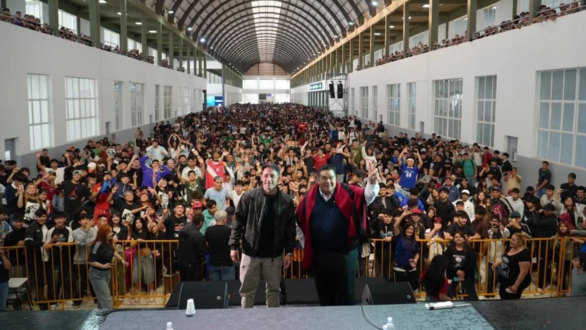 Momo y Dalto convocaron a más de 15.000 jóvenes en José C. Paz: educación, tecnología e inteligencia artificial