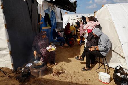 Refugiados palestinos en el campo de Khan Younis, Gaza. Foto: EFE.