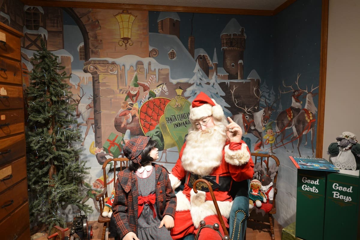 En Indiana existe una localidad llamada Santa Claus que conserva una tradición centenaria. Su curioso museo reúne cartas antiguas, edificios históricos y una estatua gigante del personaje más protagónico de la Navidad.