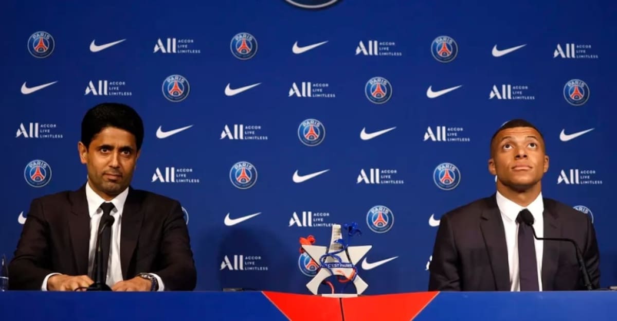 Kylian Mbappé y el presidente del PSG, Nasser Al-Khelaïfi. Foto: Reuters.