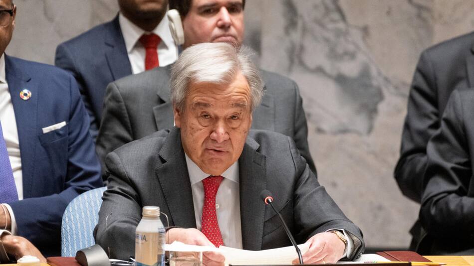 António Guterres, durante una reunión del Consejo de Seguridad sobre la situación en Oriente Medio. EFE