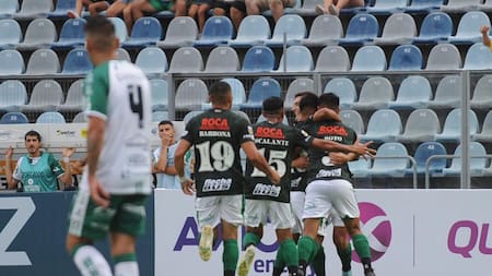 Festejo de Defensa y Justicia ante Ituzaingó por la Copa Argentina. Foto: Telam.