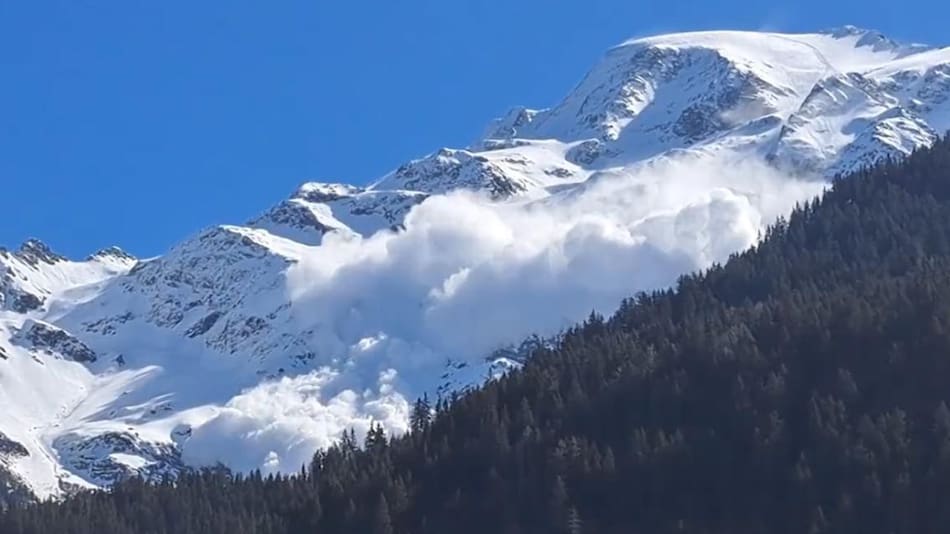 Alud en los Alpes franceses. Foto Twitter @nexta_tv