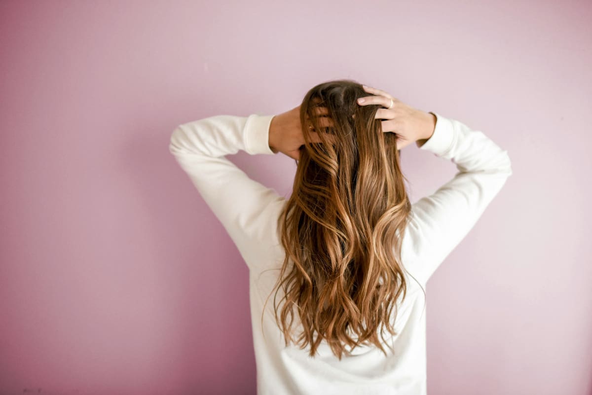 Cabello, peinado, estilismo. Foto: Unsplash.