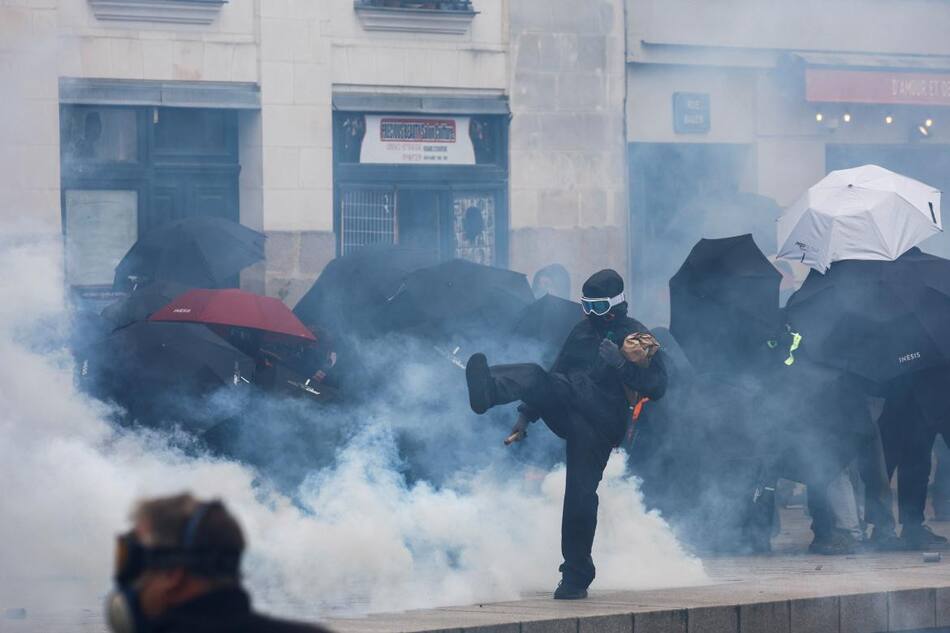 Disturbios en Nantes, Francia, por el Día del trabajador. Foto: Reuters.