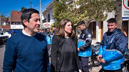 Noe Correa y Leo Nardini, hicieron entrega de nuevos móviles y nuevas motos, destinados a la patrulla de “Protección Ciudadana”. Foto: Prensa.