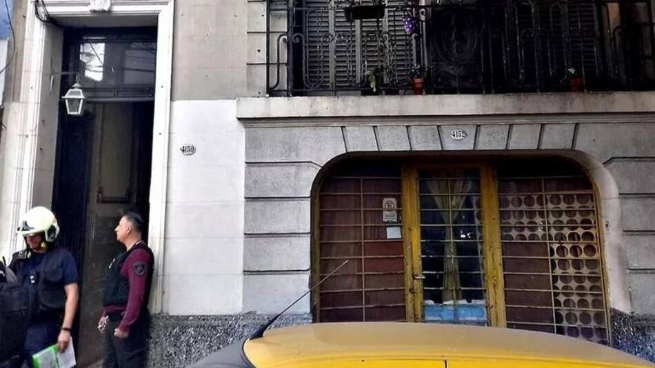 Tres muertos por monóxido de carbono en un departamento de Almagro.