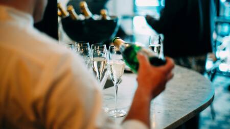 Bebidas espumantes; champagne; sidra. Foto: Unsplash.