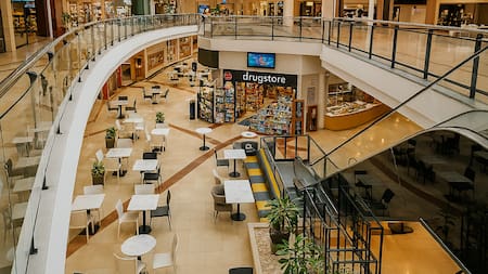 Tensión en un clásico centro comercial marplatense: despidos, venta y un futuro incierto