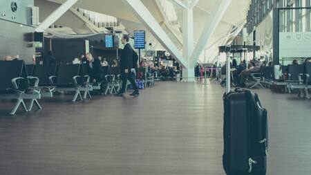 Valijas, equipaje, aeropuerto. Foto Unsplash.