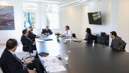Alberto Fernández junto al Gabinete económico