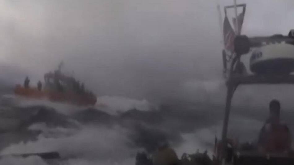 Guardia Costera de EE.UU. persiguiendo a submarino narco en el Pacífico, captura de video