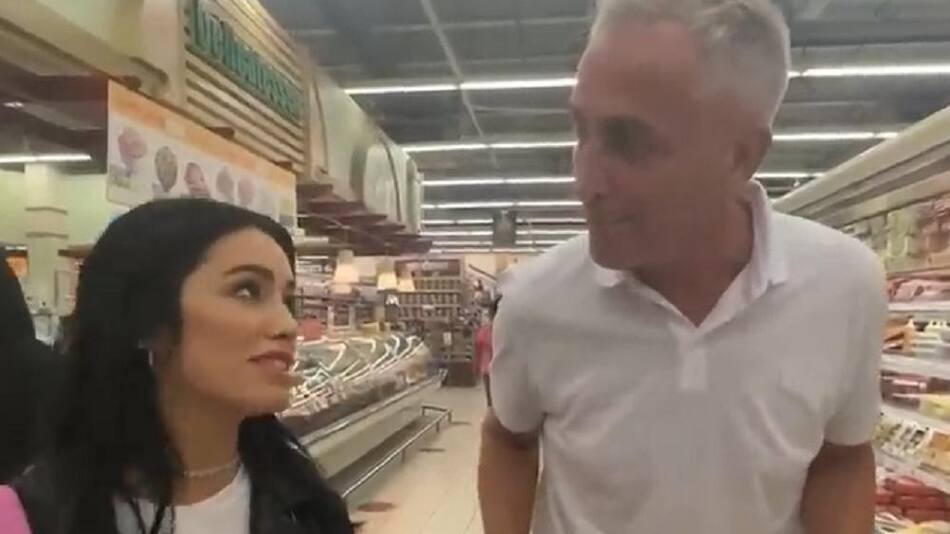 Lali y Marley en un supermercado de Qatar. Foto: captura.