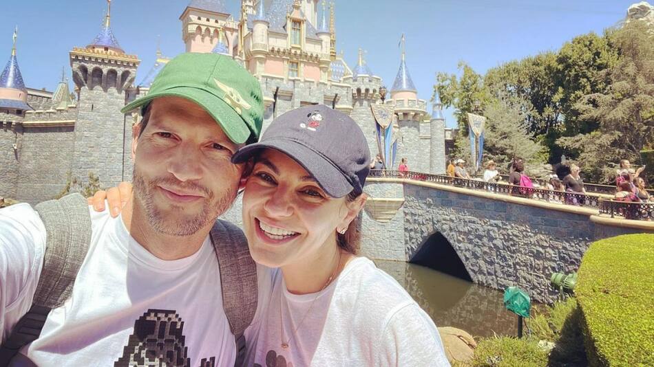 Ashton Kutcher y Mila Kunis. Foto: Instagram.