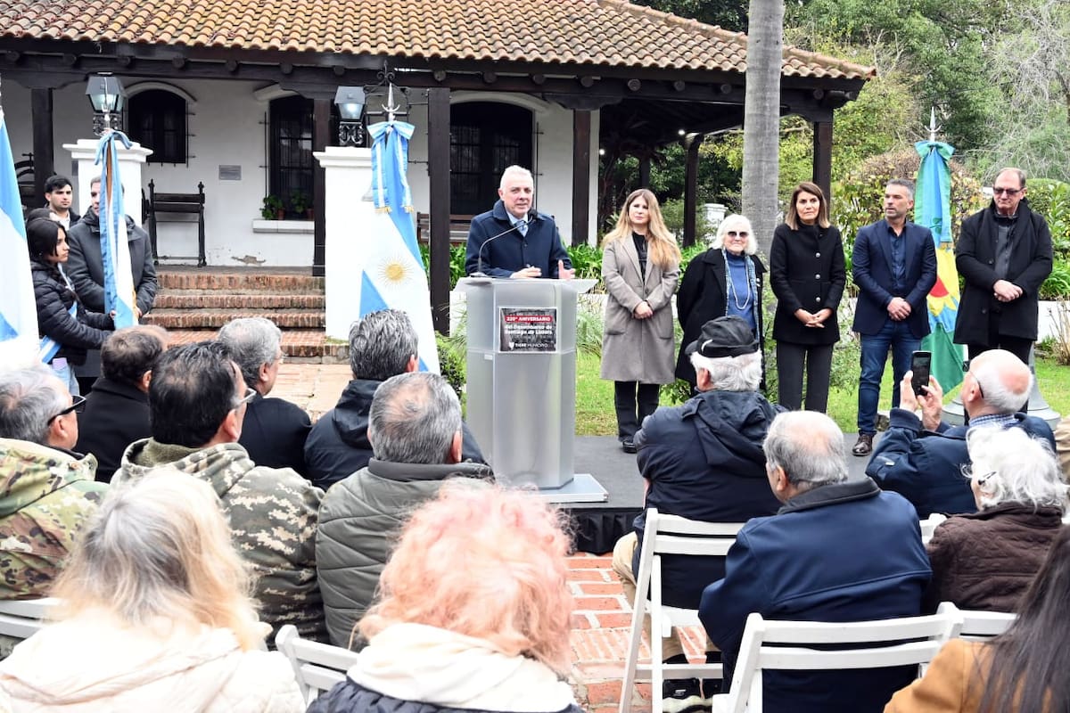 El intendente de Tigre, Julio Zamora, en el 220° aniversario del desembarco de Santiago de Liniers