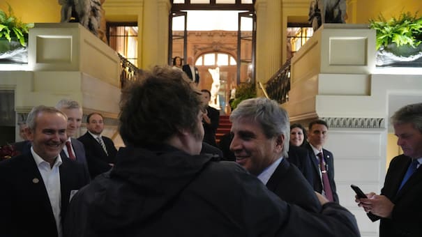 Milei y los bancos están listos para el rescate financiero: esperan el visto bueno de Bessent