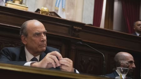 El Gobierno elimina programas de universidades y piqueteros y exige la devolución del dinero: habrá un ahorro $1800 millones