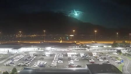 La caída de un meteorito en Australia. Foto: Captura de pantalla.