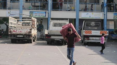 Habitantes de Gaza se desplazan al sur del enclave. Foto: X @UNRWAes.