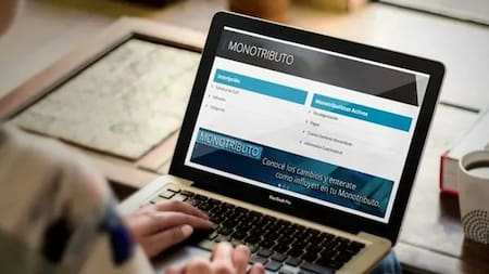 ¿Cómo hacer las facturas desde una computadora? Foto: NA.