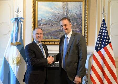 Manuel Adorni y Peter Lamelas