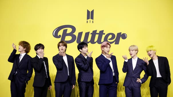 Más miembros de la banda de K-Pop BTS se alistan en el servicio militar obligatorio de Corea del Sur