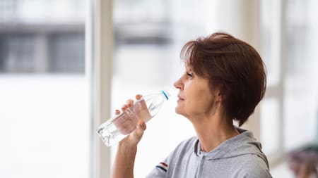 Deshidratación silenciosa durante una ola de calor: las señales tempranas que no hay que ignorar en verano