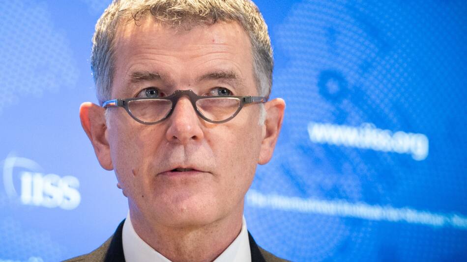 El jefe de la Inteligencia británica, Sir Richard Moore.