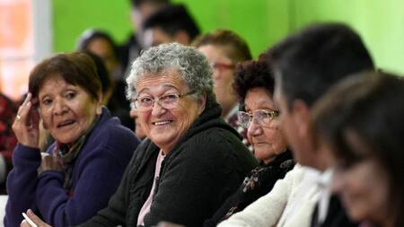 Massa junto a jubilados