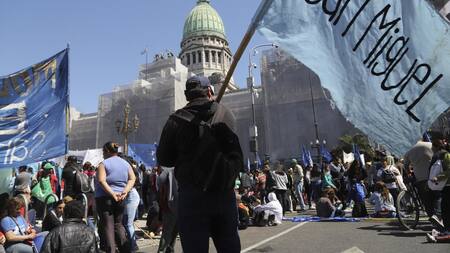 Tratamiento del proyecto de ley sobre Emergencia Alimentaria, manifestaciones, NA