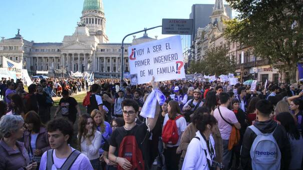 Marcha Universitaria Federal: cuáles serán los cortes de calles en Congreso y qué línea de subte liberará los molinetes